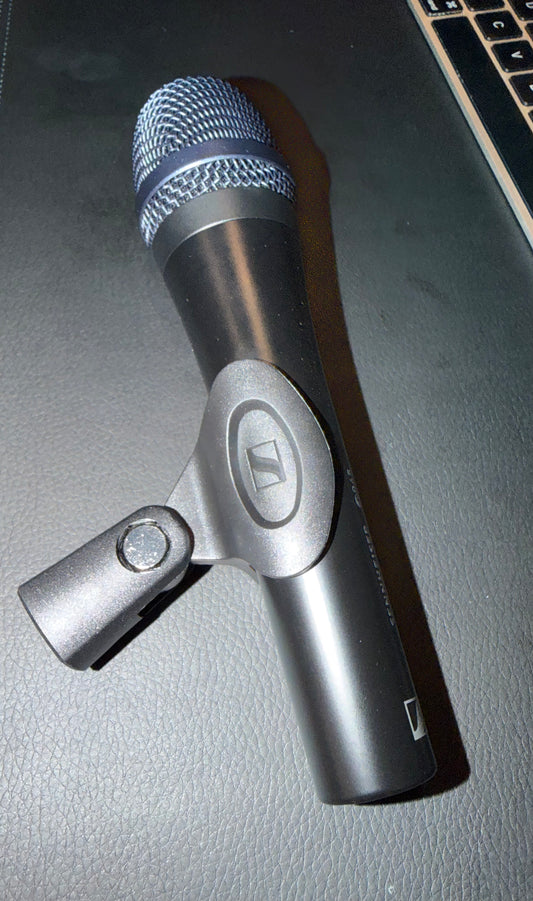 Live Mic For Videos and Music! Signed!